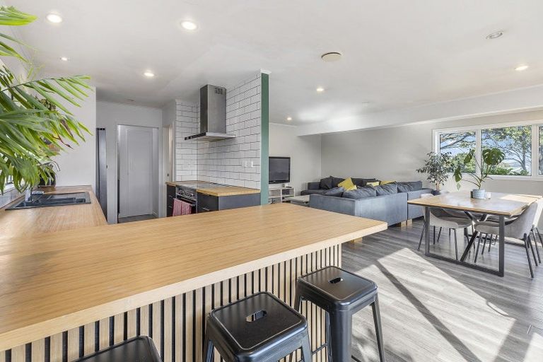 Photo of property in 28 Arahanga Grove, Maupuia, Wellington, 6022