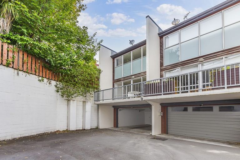 Photo of property in 1/142 Onslow Road, Khandallah, Wellington, 6035