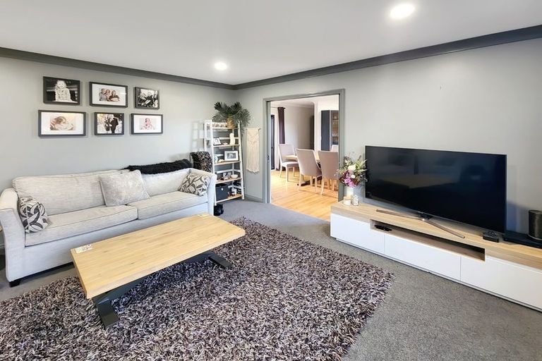 Photo of property in 16 Birkinshaw Grove, Riverstone Terraces, Upper Hutt, 5018