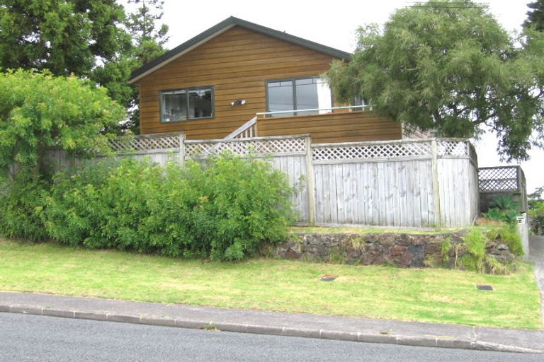Photo of property in 1/14 Stanley Road, Glenfield, Auckland, 0629