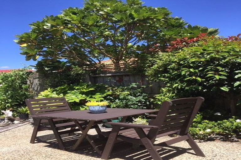 Photo of property in 24 Judd Place, Orewa, 0931