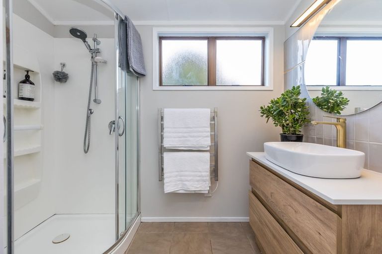 Photo of property in 18a Rosario Crescent, Red Beach, 0932