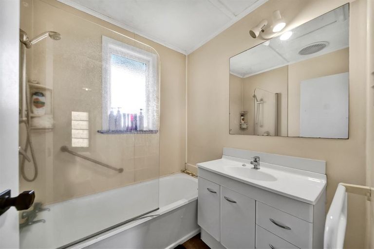 Photo of property in 48 Turuturu Road, Hawera, 4610