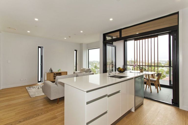 Photo of property in Frank Sargeson Apts, 501/74 Anzac Street, Takapuna, Auckland, 0622