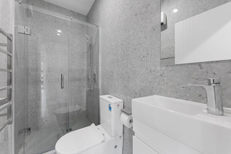 Photo of property in 2/97 Great South Road, Manurewa, Auckland, 2102