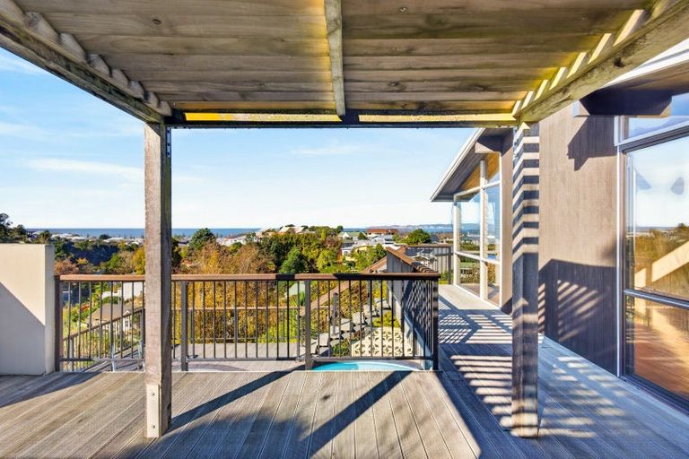 Photo of property in 17 Spencer Road, Hospital Hill, Napier, 4110
