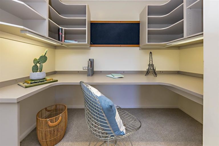 Photo of property in 30 Cairnsvale Rise, Manurewa, Auckland, 2105