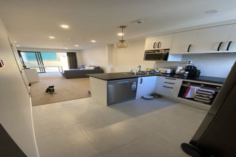 Photo of property in 19 Hewlett Road, Massey, Auckland, 0614