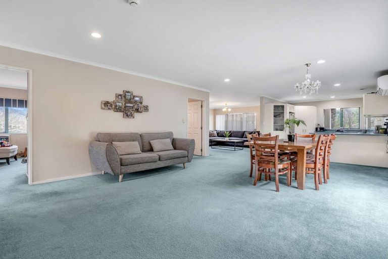 Photo of property in 30 Capricorn Place, Kawaha Point, Rotorua, 3010