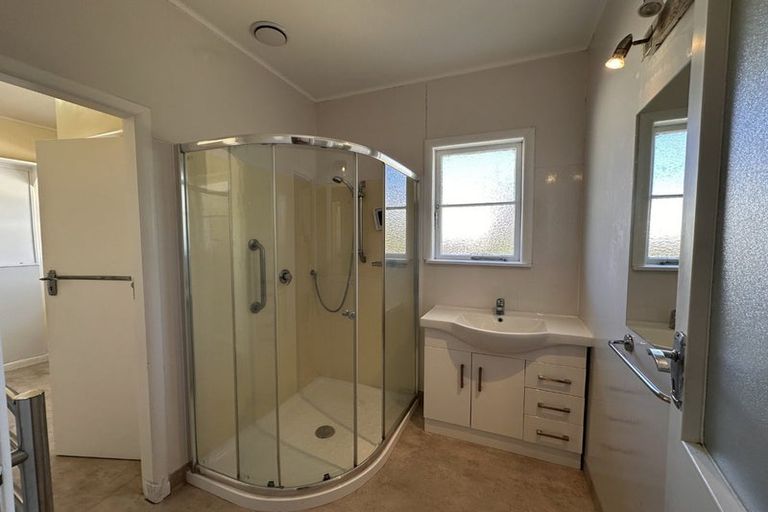 Photo of property in 9 Savoy Road, Glen Eden, Auckland, 0602