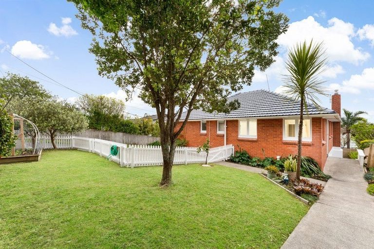 Photo of property in 1/625 Beach Road, Rothesay Bay, Auckland, 0630