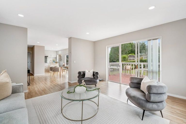 Photo of property in 2/39 Rifleman Rise, Unsworth Heights, Auckland, 0632