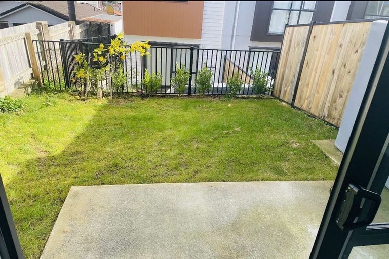 Photo of property in 250b Great North Road, Henderson, Auckland, 0612