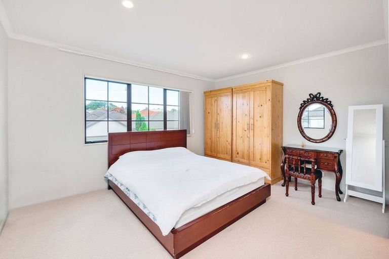 Photo of property in 8 Applebox Lane, Henderson, Auckland, 0612