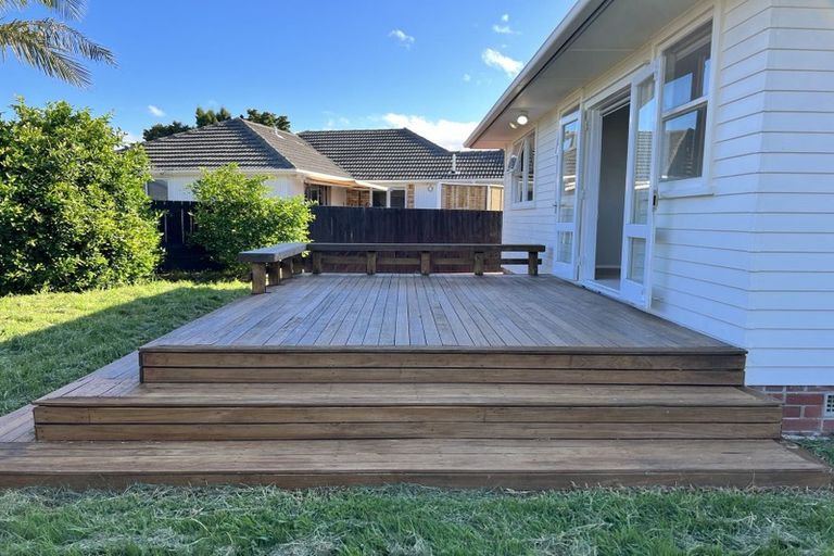 Photo of property in 13 Roby Street, Te Atatu Peninsula, Auckland, 0610