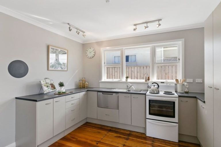 Photo of property in 14 Ruskin Road, Newlands, Wellington, 6037