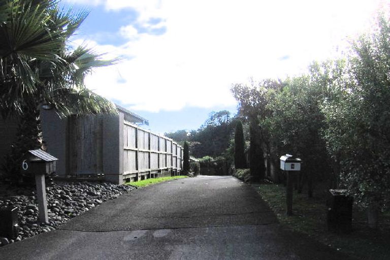 Photo of property in 8 Jade Court, Rosedale, Auckland, 0632