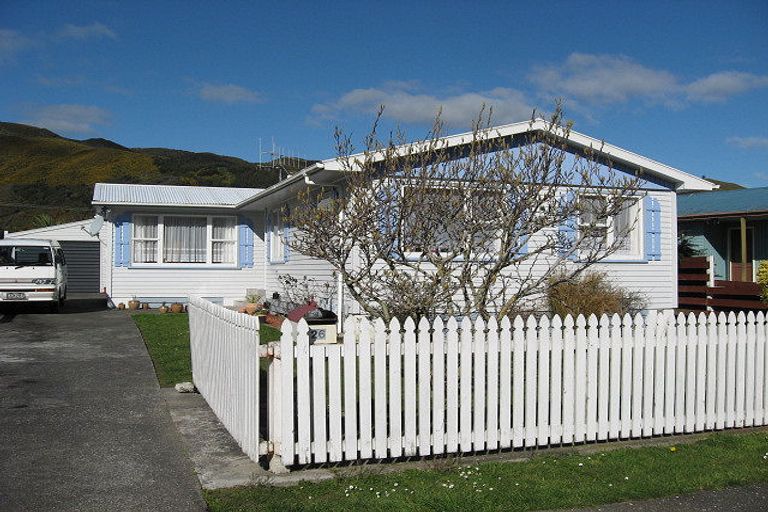 Photo of property in 26 Matthews Road, Wainuiomata, Lower Hutt, 5014