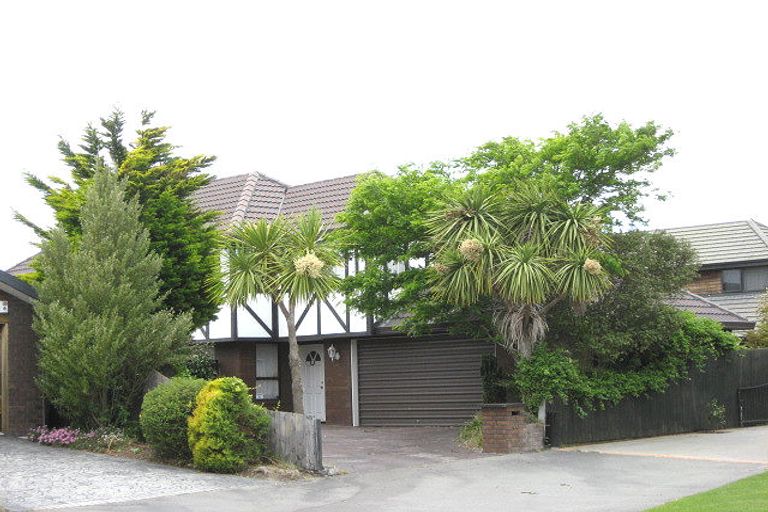 Photo of property in 33 Millcroft Place, Parklands, Christchurch, 8083