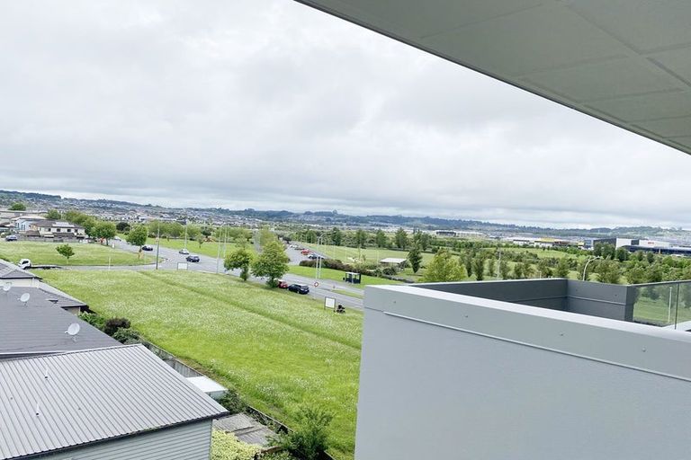Photo of property in 1/63 Kestev Drive, Flat Bush, Auckland, 2016