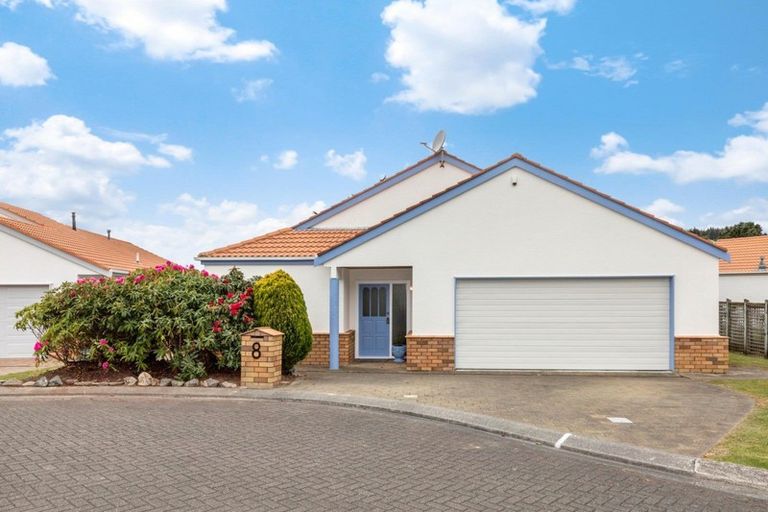 Photo of property in 8 Lakeside Villas, Whitby, Porirua, 5024