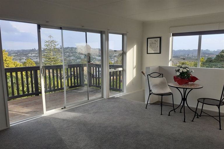 Photo of property in 10 John Road, Stanmore Bay, Whangaparaoa, 0932
