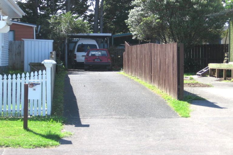 Photo of property in 14 Darcy Place, Massey, Auckland, 0614