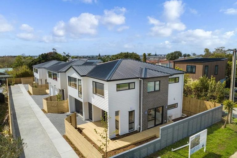 Photo of property in 13b Renata Crescent, Te Atatu Peninsula, Auckland, 0610
