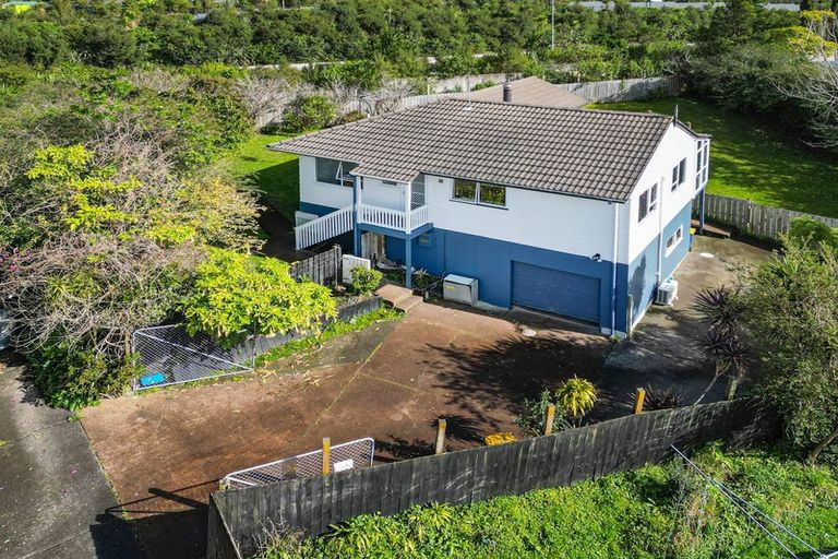 Photo of property in 11 Landsdale Place, Massey, Auckland, 0614