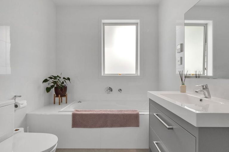 Photo of property in 14 Aporo Drive, Kumeu, 0810