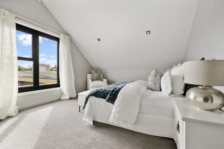 Photo of property in 1/176 Mcleod Road, Te Atatu South, Auckland, 0610