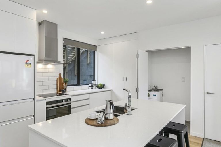 Photo of property in 12/80u Seatoun Heights Road, Seatoun, Wellington, 6022