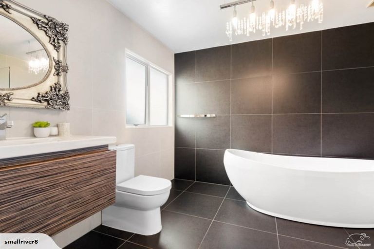 Photo of property in 22 John Brooke Crescent, East Tamaki Heights, Auckland, 2016