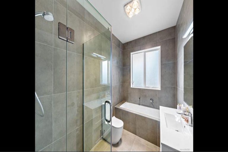 Photo of property in 3 Franheim Crescent, Orewa, 0931