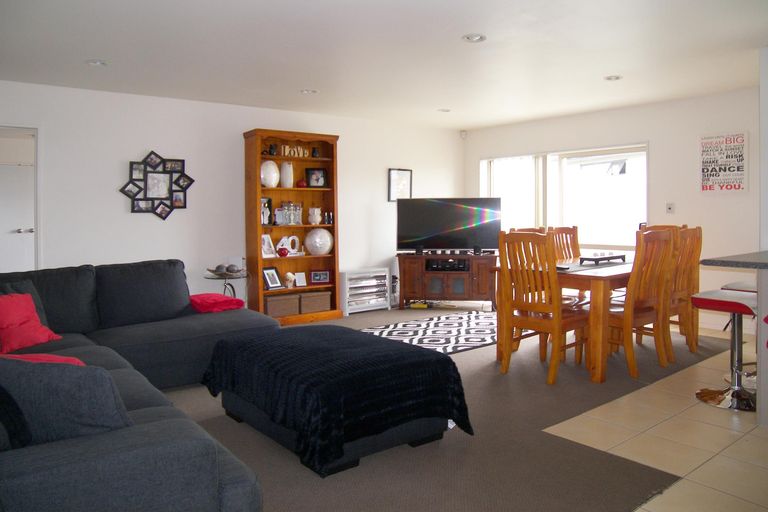 Photo of property in 42 Keri Vista Rise, Papakura, 2110