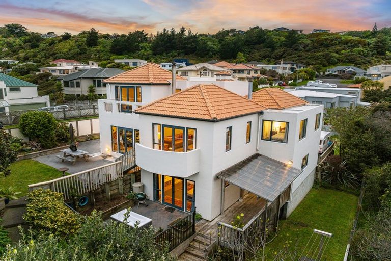 Photo of property in 11 Glengavel Grove, Papakowhai, Porirua, 5024