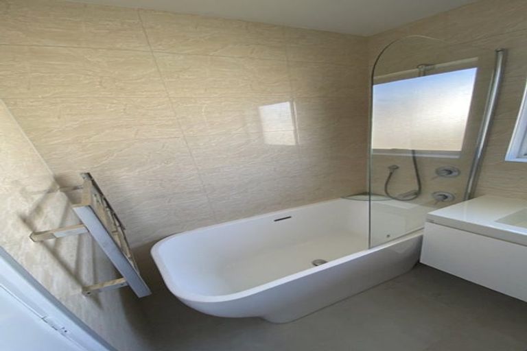 Photo of property in 2/47 Moire Road, Massey, Auckland, 0614