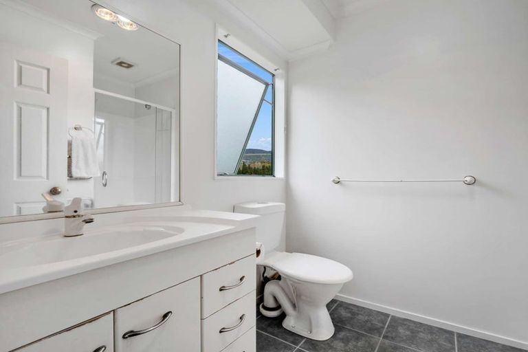 Photo of property in 30 Capricorn Place, Kawaha Point, Rotorua, 3010