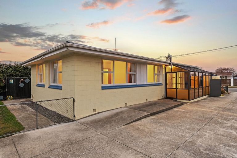 Photo of property in 23 Inwoods Road, Parklands, Christchurch, 8083