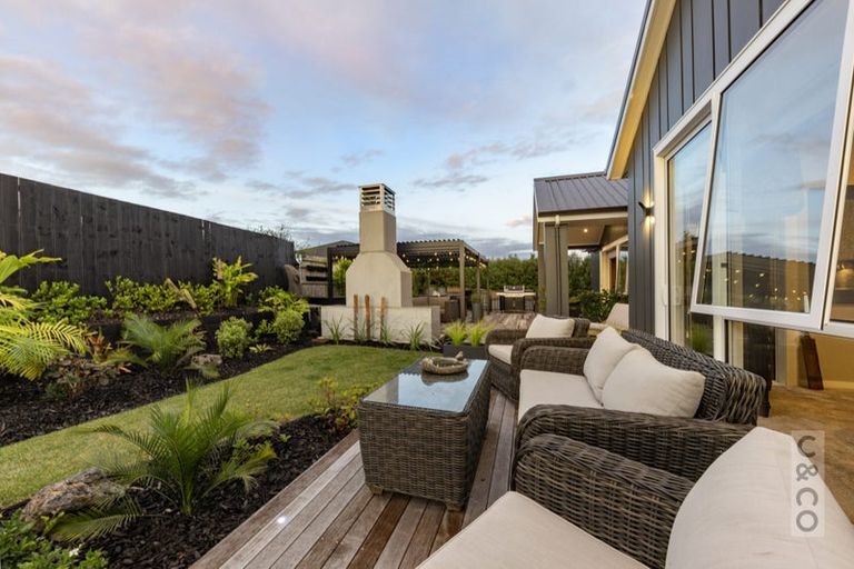 Photo of property in 61 Pitoitoi Drive, Riverhead, 0820