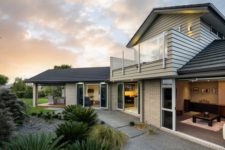 Photo of property in 142 Saint James Drive, Huntington, Hamilton, 3210