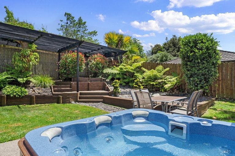 Photo of property in 56 Cabeleigh Drive, Helensville, 0800