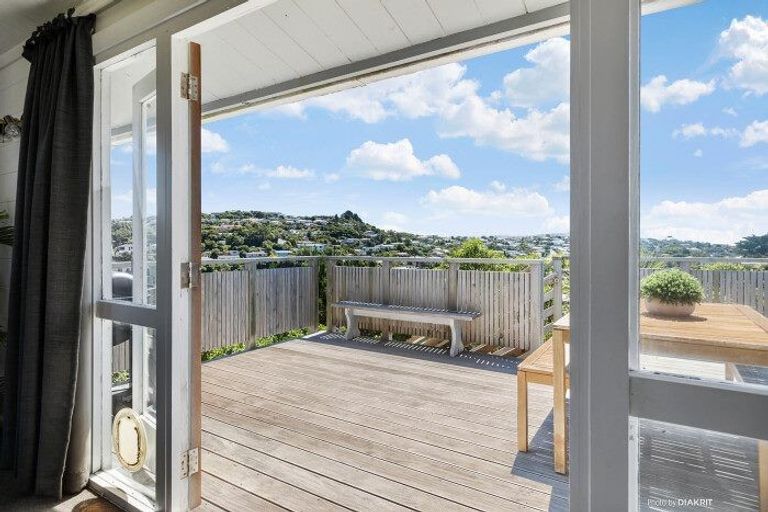 Photo of property in 15 Dunmail Way, Newlands, Wellington, 6037