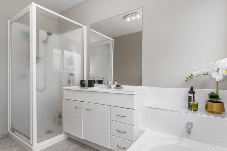 Photo of property in 14 Bell Common Close, Bethlehem, Tauranga, 3110