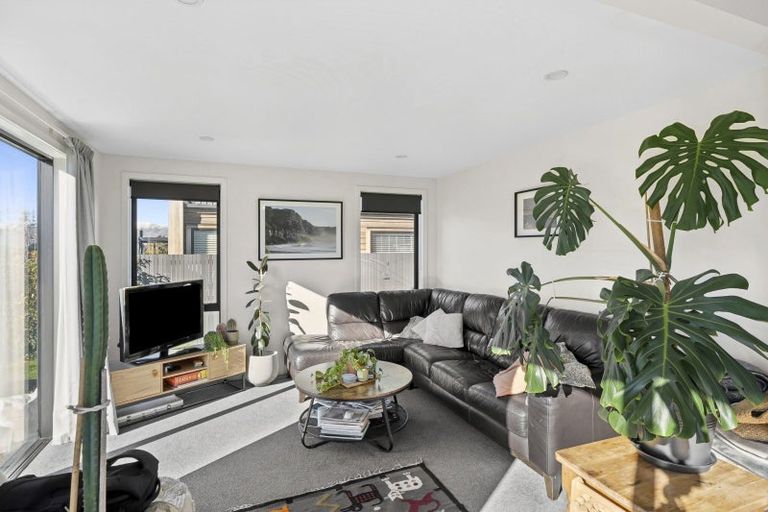 Photo of property in 5 Mount Creighton Crescent, Wanaka, 9305