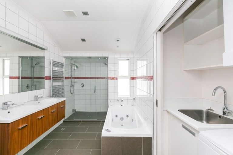 Photo of property in 12a Glenmore Street, Thorndon, Wellington, 6011