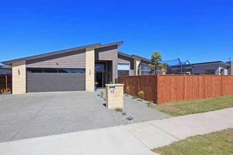 Photo of property in 46 Kotuku Drive, Paraparaumu Beach, Paraparaumu, 5032