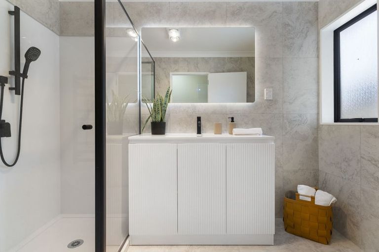 Photo of property in 10 Mediterranean Way, Goodwood Heights, Auckland, 2105