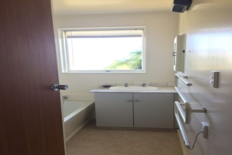 Photo of property in 1/2 Parkview Place, Avonhead, Christchurch, 8042