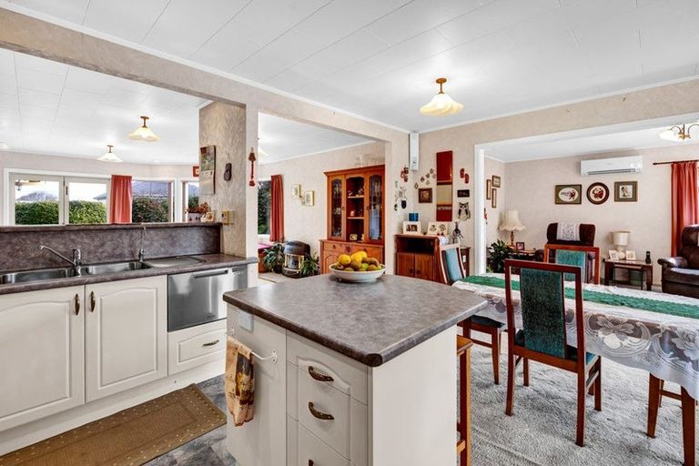 Photo of property in 16 Hunter Street, Hawera, 4610